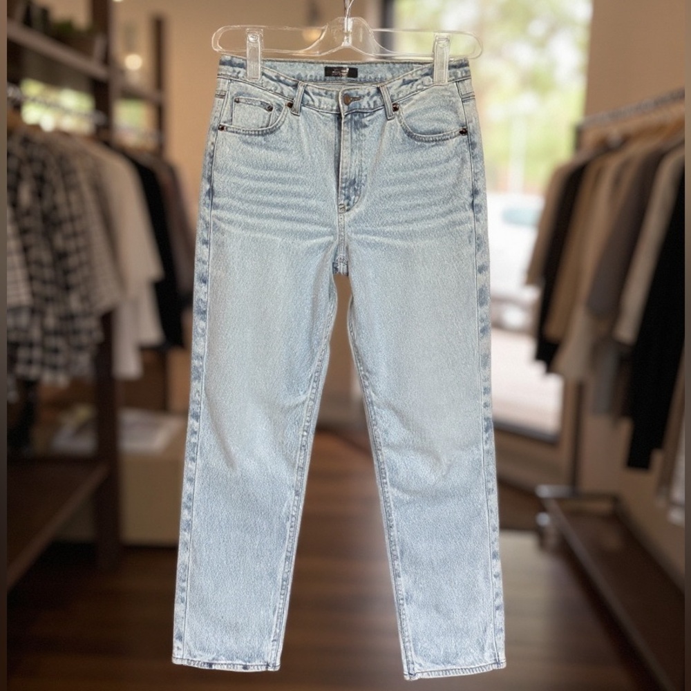 Abercrombie & Fitch The Straight Mid-Rise Light Wash Denim